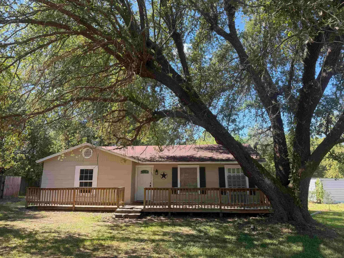 501 N Adams St, Carthage, TX 75633 - #1