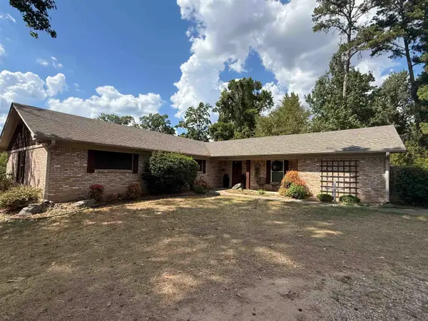 1215 Hollybrook, Longview, TX 75604