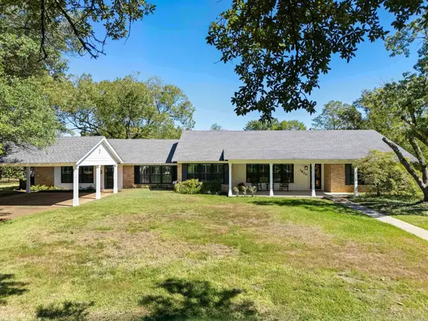 1800 Centenary Dr, Longview, TX 75601