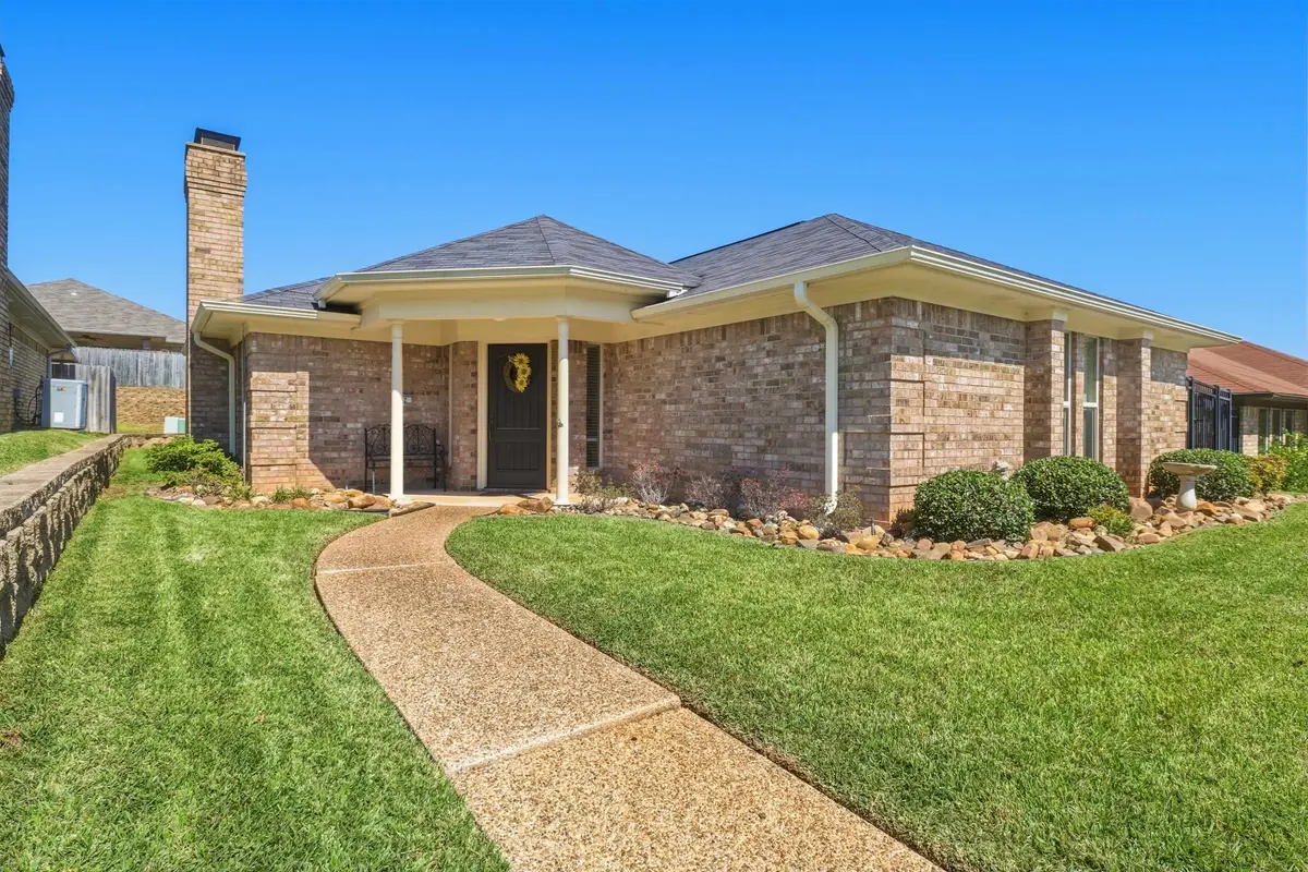 22 S Pebble Creek Dr, Longview, TX 75605 - #1