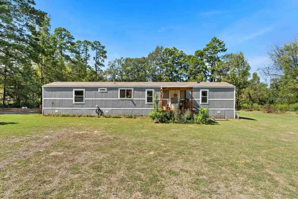 220 S Chalk Street, Joaquin, TX 75954