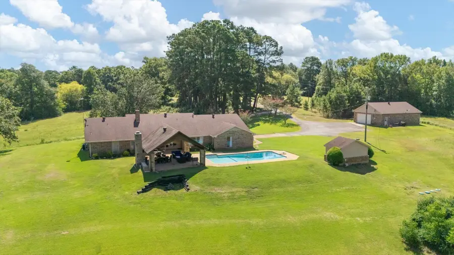 1899 Hunter Rd., Longview, TX 75605 - #2