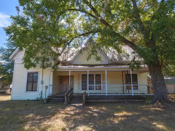 314 E Main St, Bloomburg, TX 75556