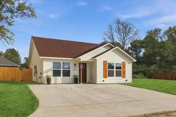 215 FLEMING ST, Longview, TX 75604