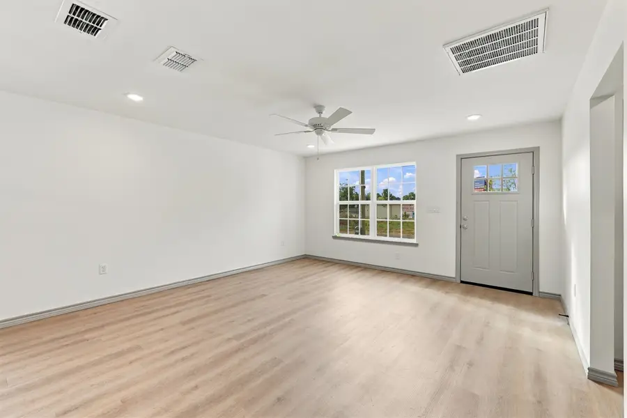 213 FLEMING ST, Longview, TX 75604 - #2