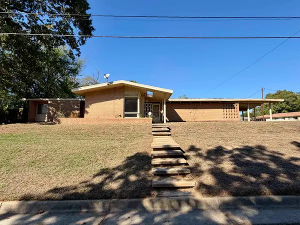 1505 Berry Lane, Longview, TX 75602