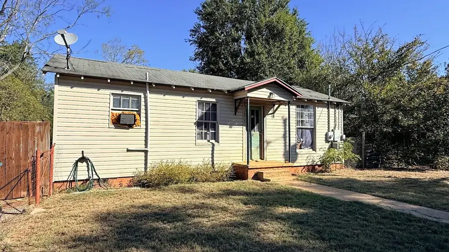 2808 Hendricks St., Gladewater, TX 75647 - #3