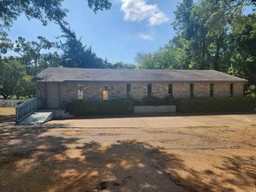 408 E Shelbyville, Center, TX 75935 - Image #2