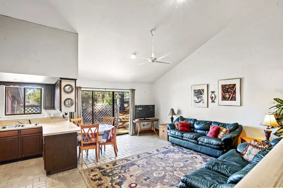 401 Club Villa, Brookeland, TX 75931 - Image #2