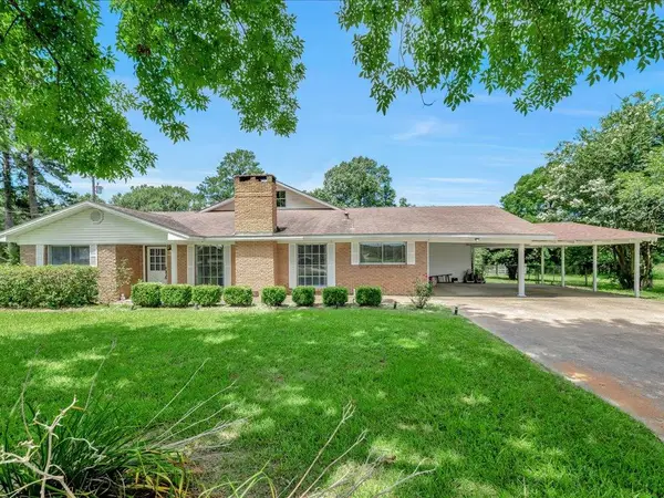 1033 Hwy 94, Groveton, TX 75845