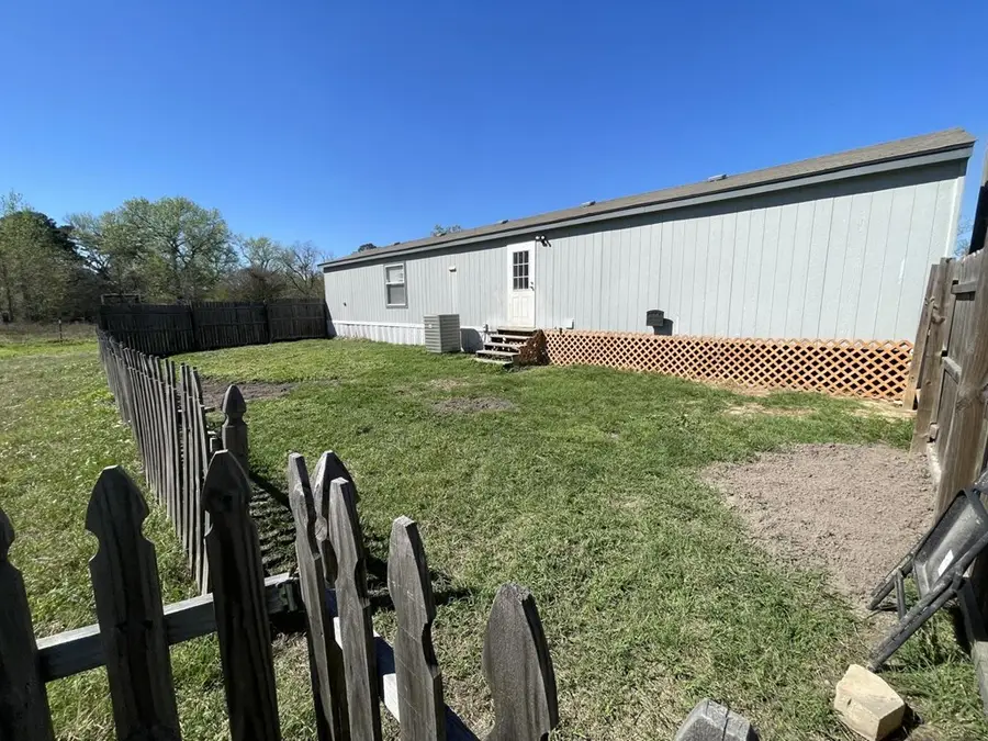 150 Hickory Hill Street, Zavalla, TX 75980 - Image #2