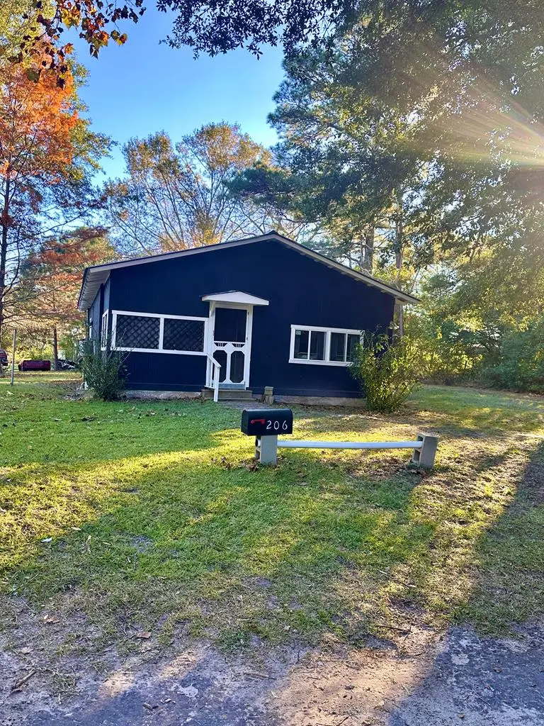 206 Perkins St, Zavalla, TX 75980 - Image #1