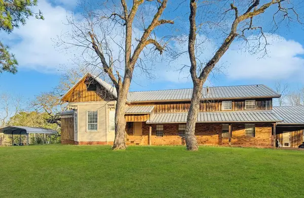 352 Gingerbread Lane, Chireno, TX 75937