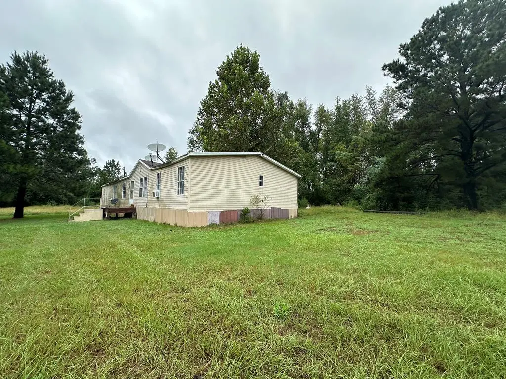 880 Loggins Dr, Bronson, TX 75930 - Image #1