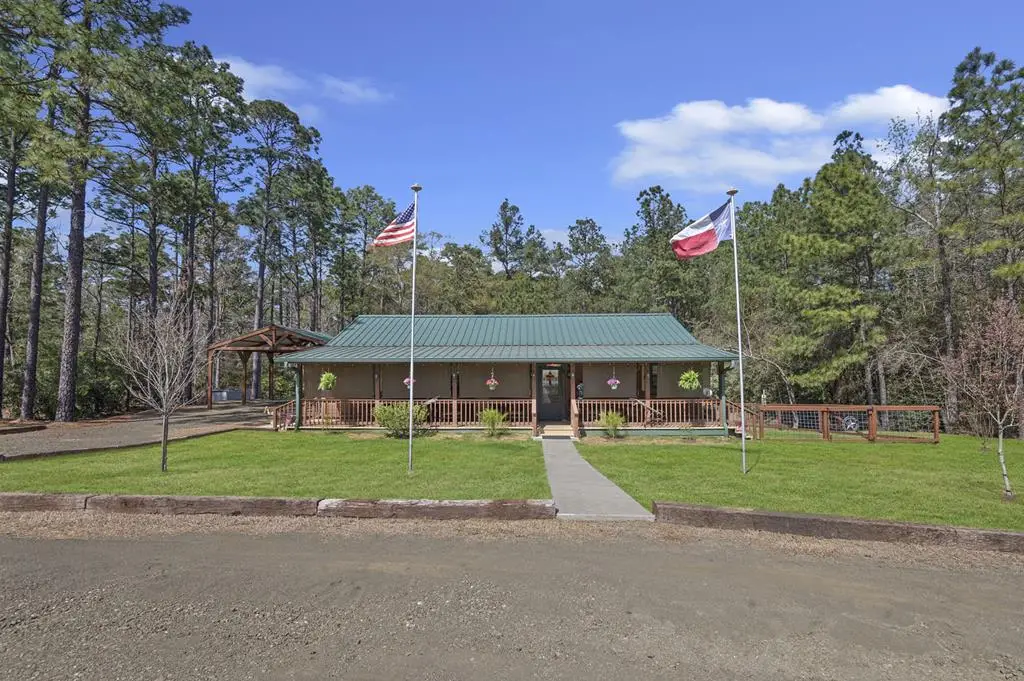 265 Longleaf Dr E, Brookeland, TX 75931 - Image #1