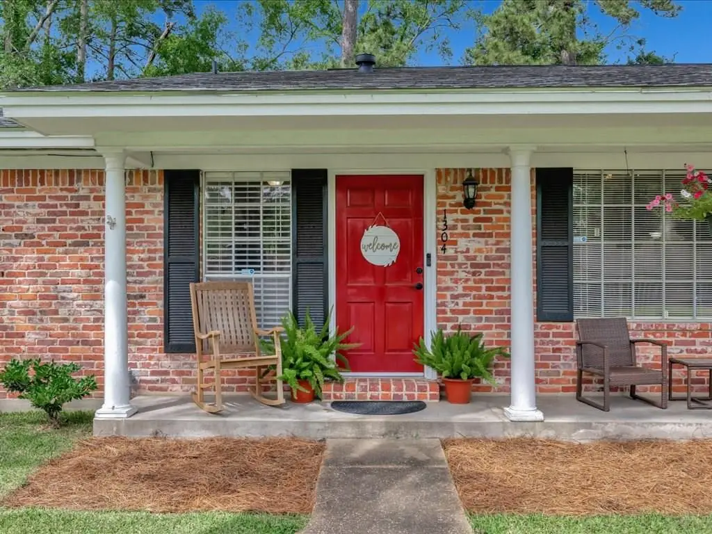 1304 Walnut Bend Drive, Lufkin, TX 75904 - Image #1