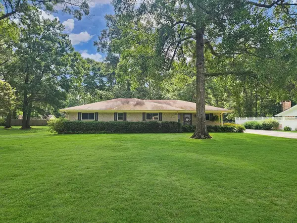 2104 Pinecrest Drive, Jasper, TX 75951