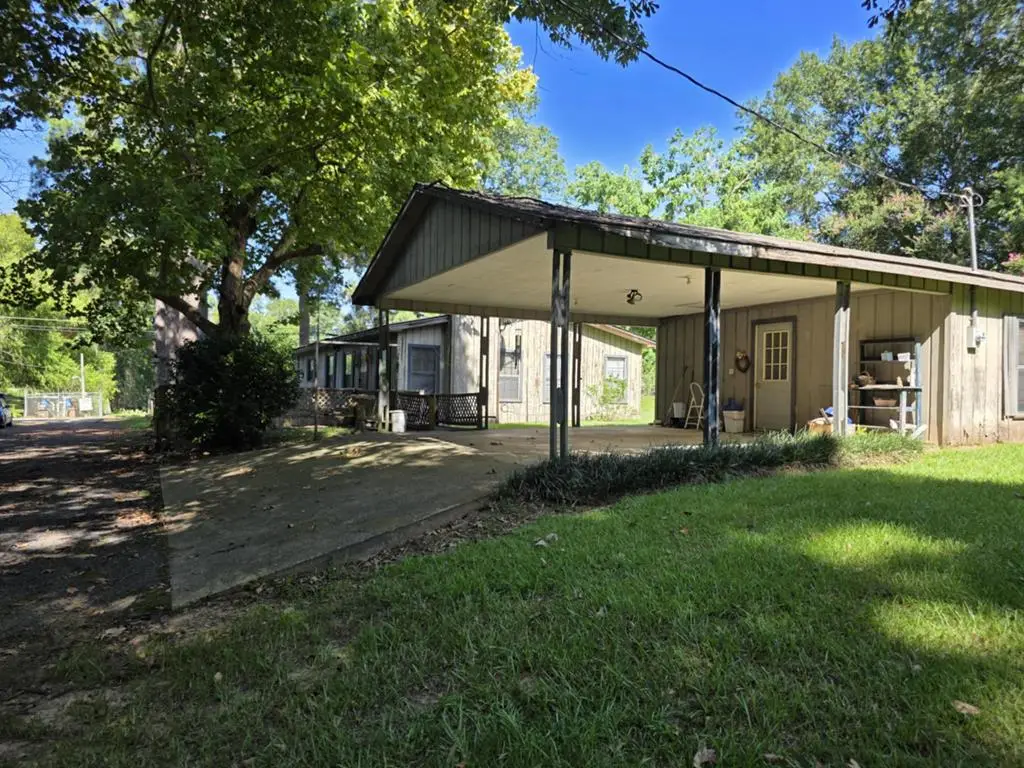 447 Walker Street, Center, TX 75935 - Image #1