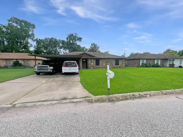 726 Oyster Creek Dr, Richwood, TX 77531