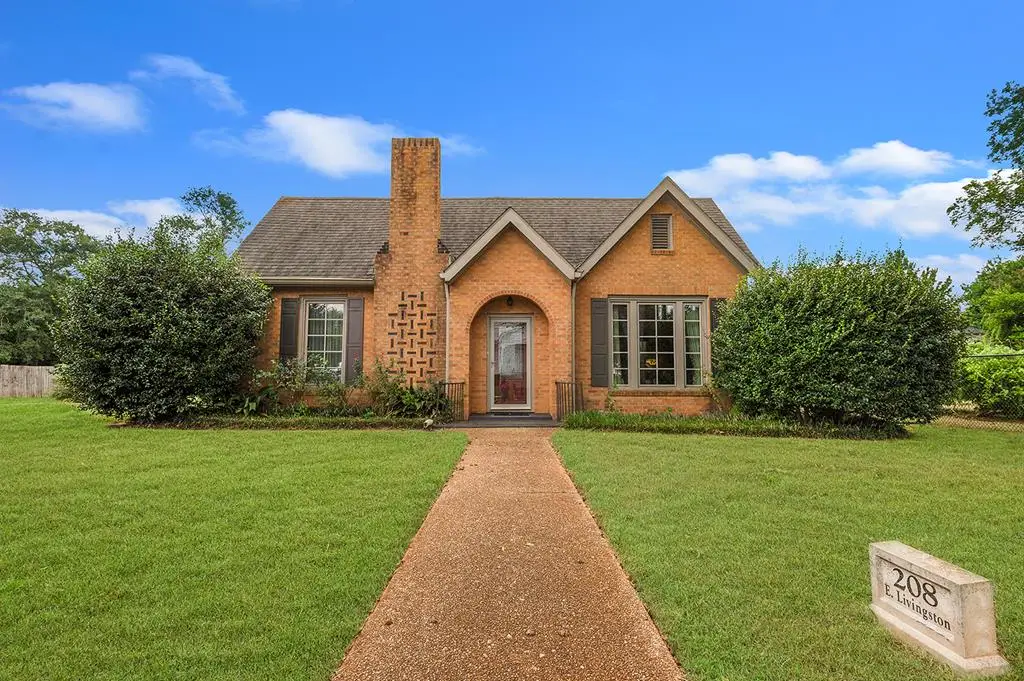 208 E Livingston Street, San Augustine, TX 75972 - Image #1