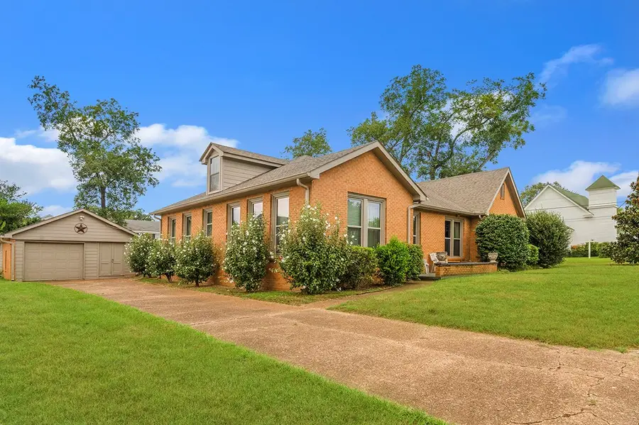 208 E Livingston Street, San Augustine, TX 75972 - Image #2