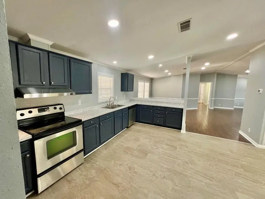 151 Robin Dr, Brookeland, TX 75931 - Image #2