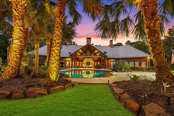 215 Delcrest Drive, Brookeland, TX 75931