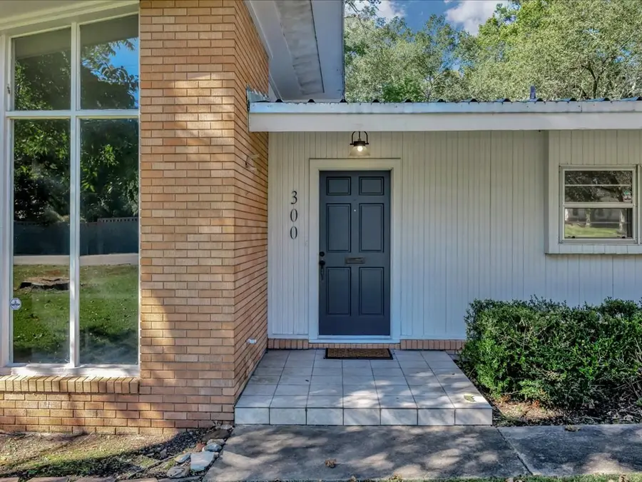 300 Cordelia Street, Lufkin, TX 75904 - Image #2