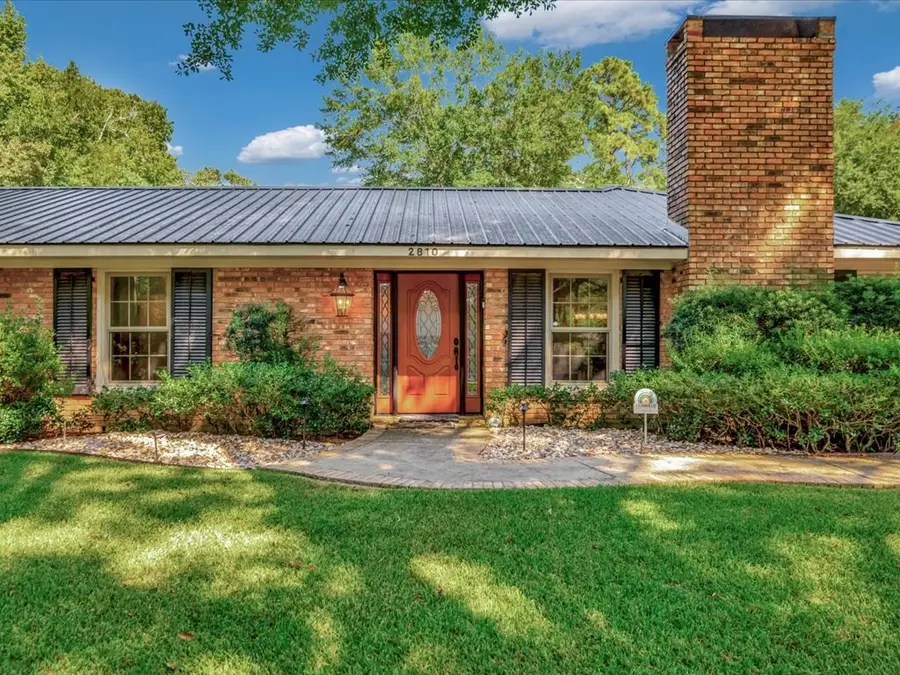2810 Colonial Drive, Nacogdoches, TX 75965 - #2