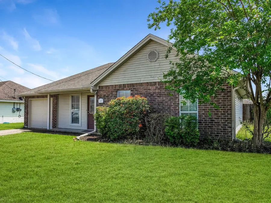 5635 Shadowbend Cir N, Lumberton, TX 77657 - Image #2