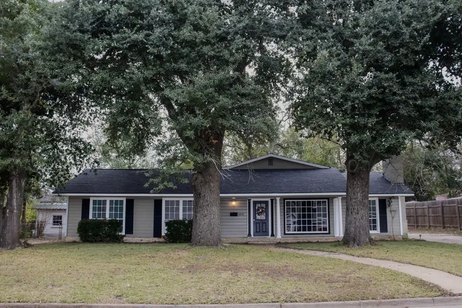 1013 Austin Street, Jacksonville, TX 75766 - Image #2