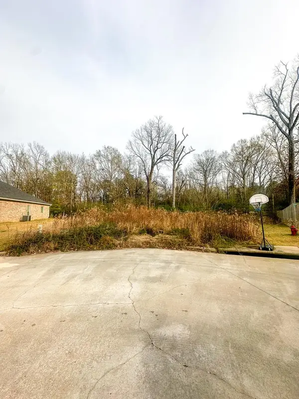 333 Oak Meadow Lane, Lufkin, TX 75904