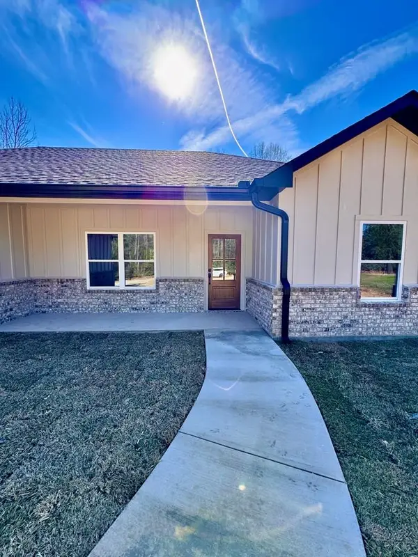 955 Whispering Pine Lane, Lufkin, TX 75901