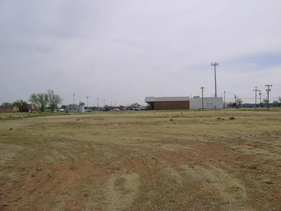 508 Clubview Drive, Levelland, TX 79336 - Image #2