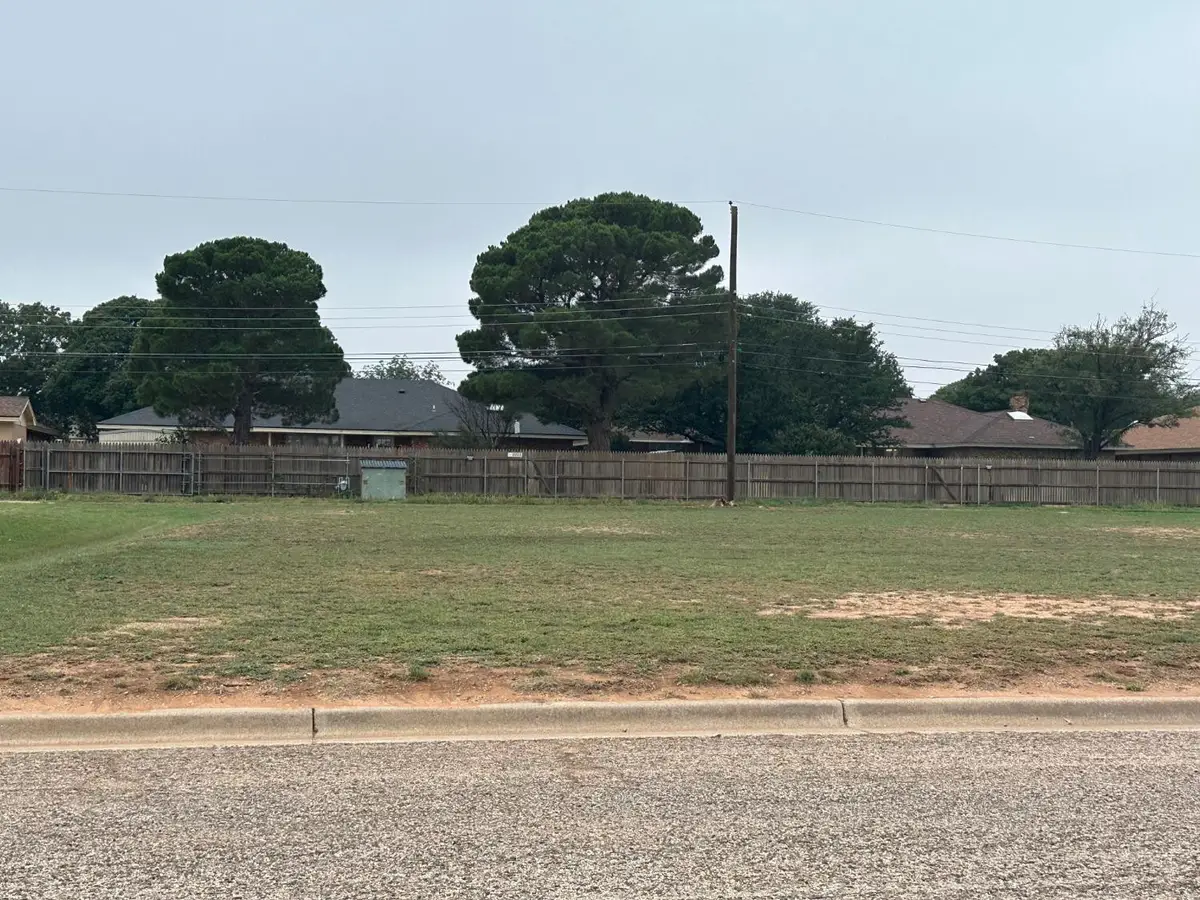 2044 Harvard Drive, Levelland, TX 79336 - Image #1