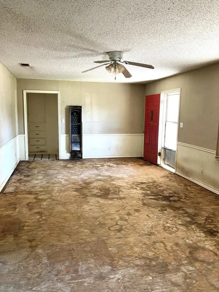 305 SE 8th Street, Plainview, TX 79072 - Image #2