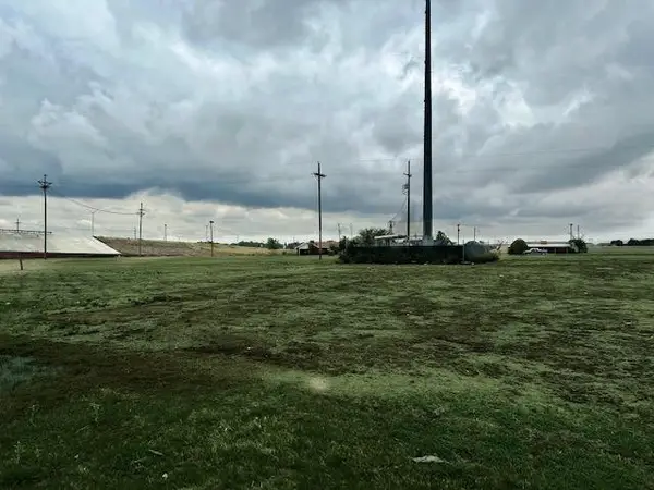 2908 Dimmitt Road, Plainview, TX 79072