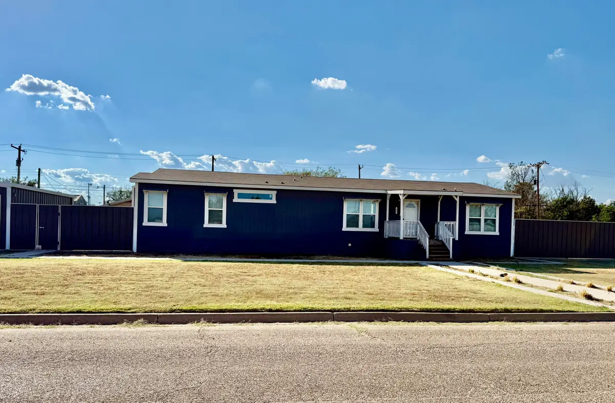 1021 Ave N, Ralls, TX 79357 - Image #1