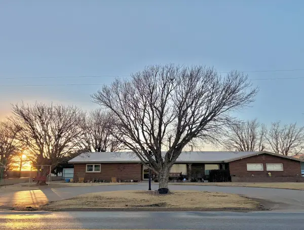 819 N Amherst Road, Earth, TX 79031