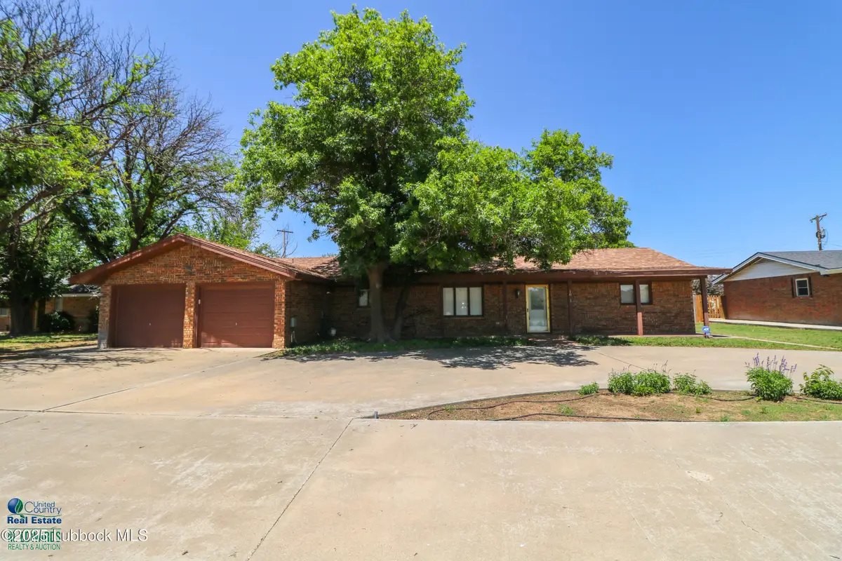 1021 NE 1st Street, Earth, TX 79031 - Image #1