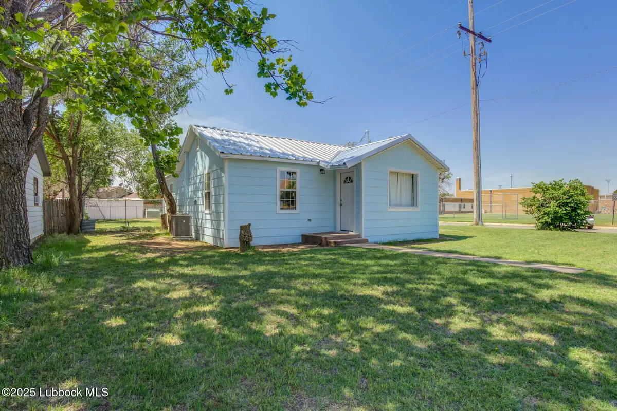 2029 N 4th Street, Tahoka, TX 79373 - #1