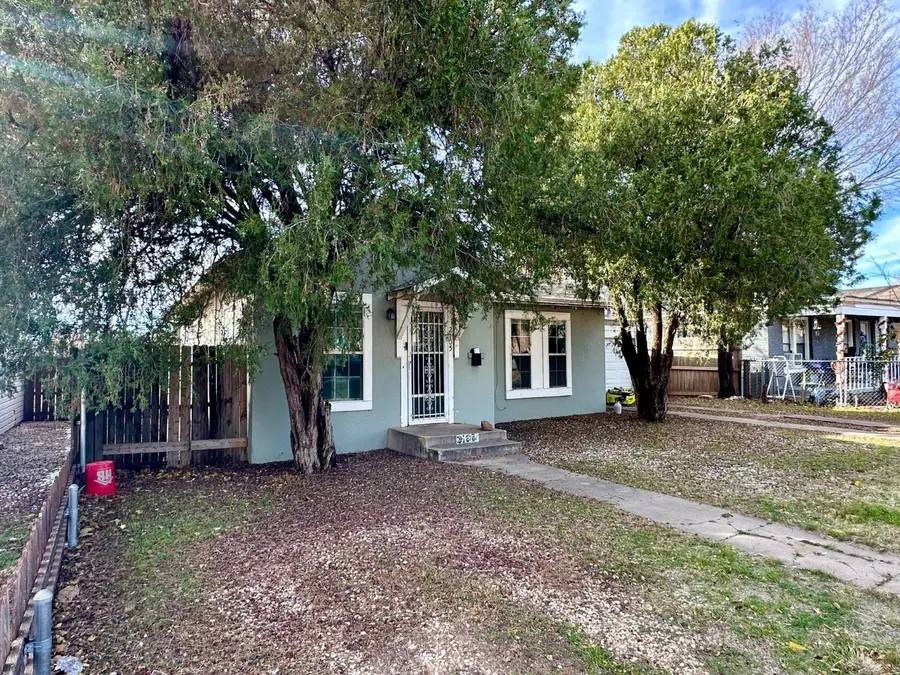 2105 20th Street, Lubbock, TX 79411 - Image #2