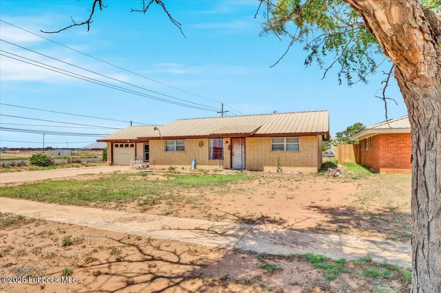 102 Eagle Avenue, Levelland, TX 79336 - Image #2