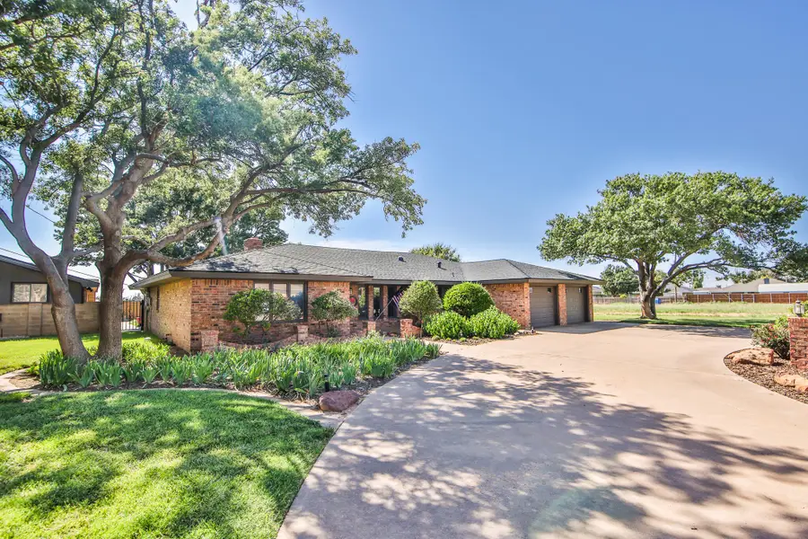 400 N Sherman Avenue, Levelland, TX 79336 - Image #2