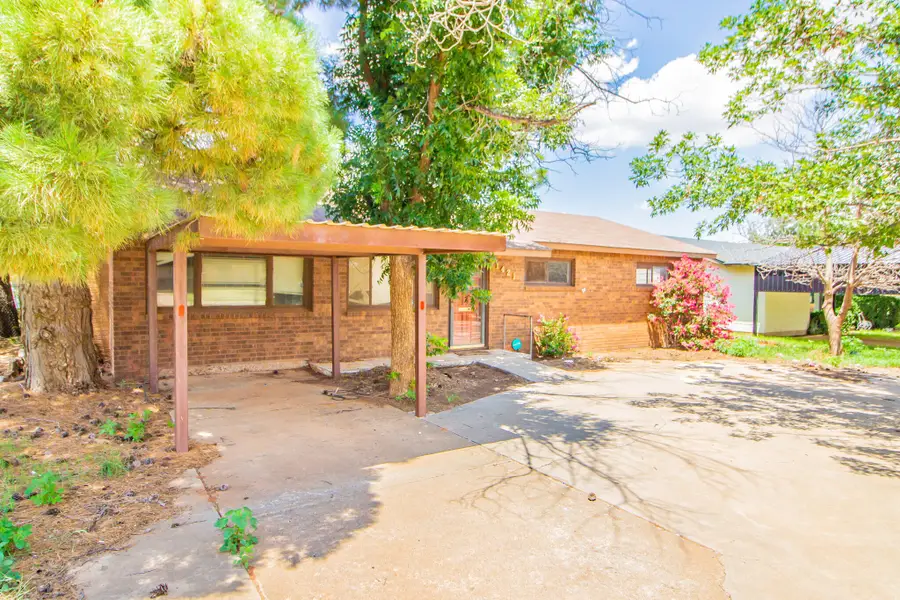 1421 E Cardwell Street, Brownfield, TX 79316 - Image #2