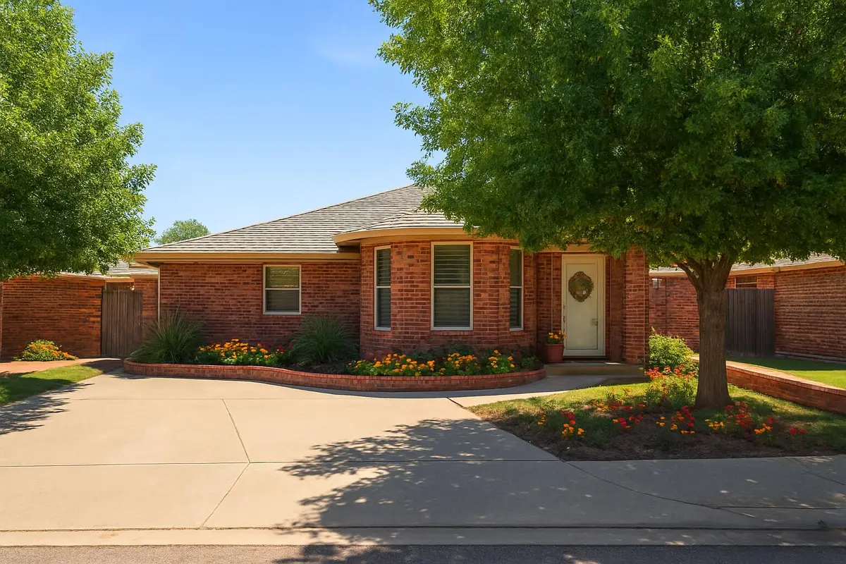 317 Flint Avenue, Levelland, TX 79336 - #1