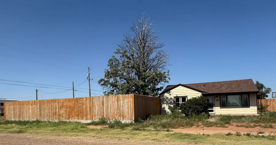 1102 Avenue B, Plains, TX 79355 - Image #2