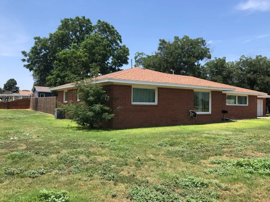 804 S Broadway Street, Plainview, TX 79072 - Image #2