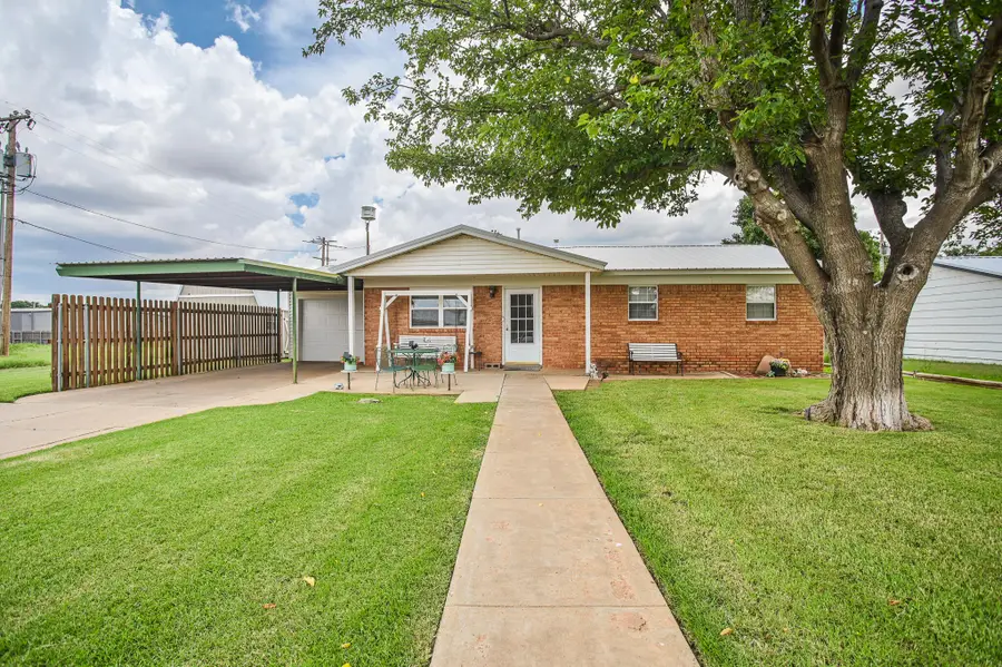 720 S 23rd Street, Slaton, TX 79364 - Image #2