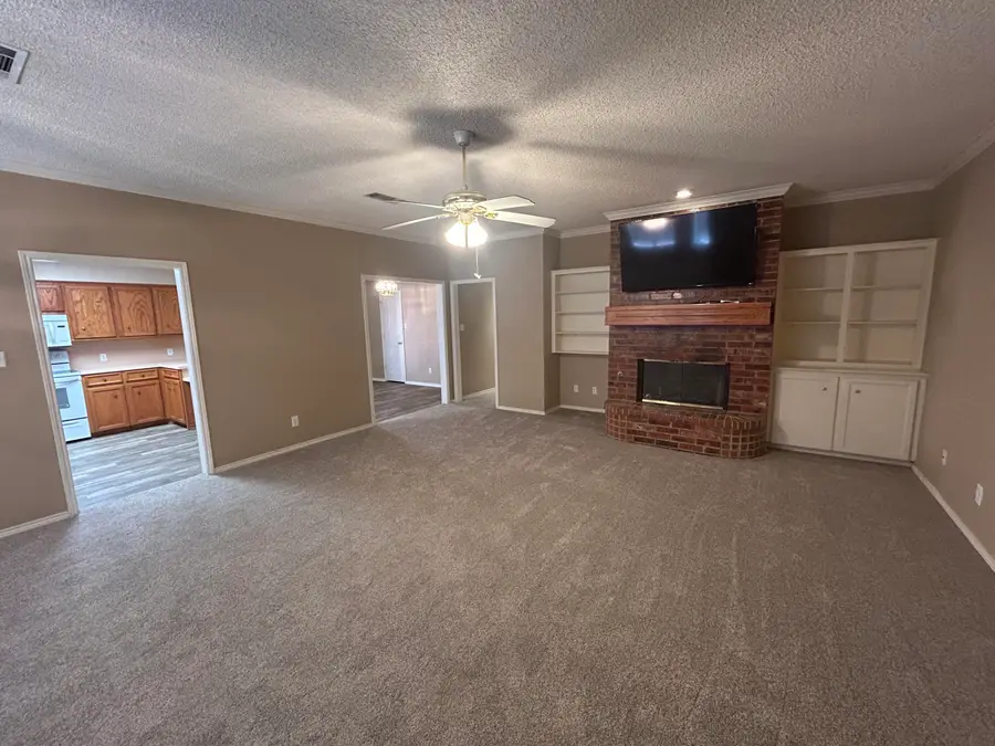 704 Hickory Street, Levelland, TX 79336 - Image #2